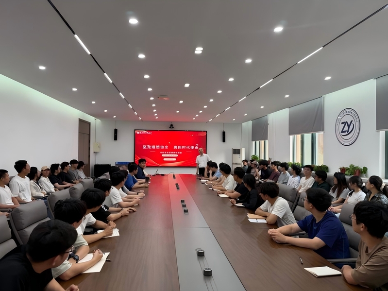 【卓工党建】卓工院执行院长为学生党员讲授专题党课