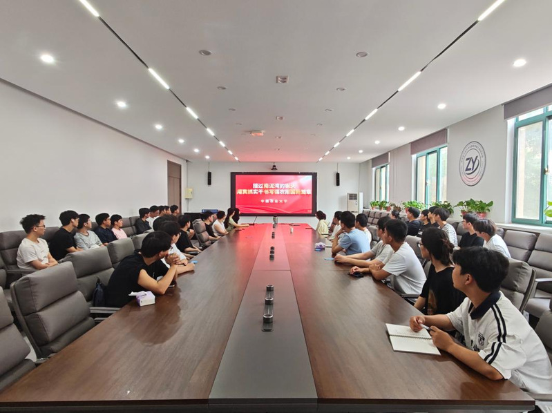 【卓工党建】河南省卓越工程师学院组织师生收看2026年高校党组织示范微党课